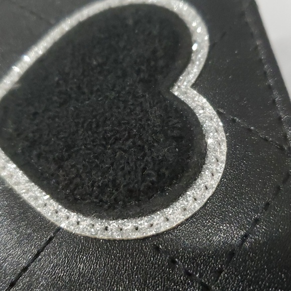 Betsey Johnson black quilted glitter trimmed fuzzy heart LBMoney bifold wallet - Picture 10 of 11